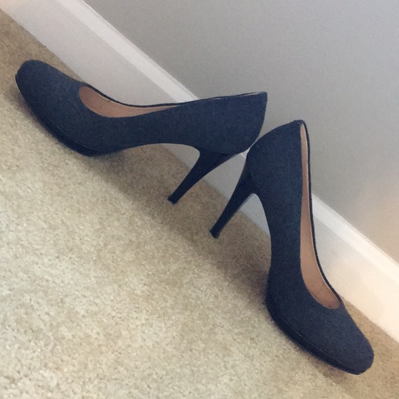 Nine West Flannel Gray Heels; Size 9 - Picture 4 of 8
